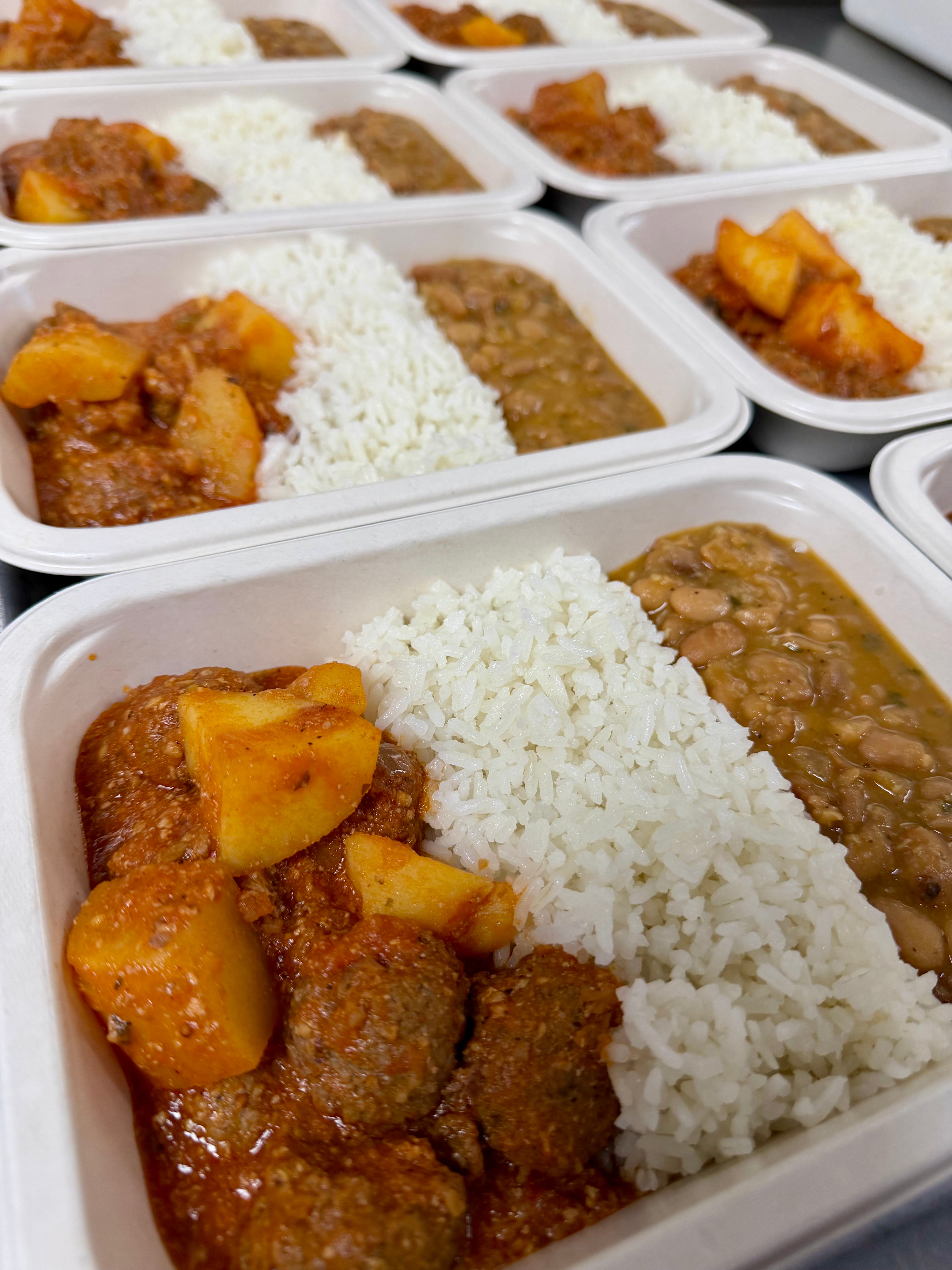 MEATBALLS IN SAUCE WITH POTATOES – Dende Brazilian Food